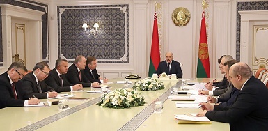 Президент Беларуси провел совещание о предлагаемых новых инструментах реструктуризации долговых обязательств в экономике