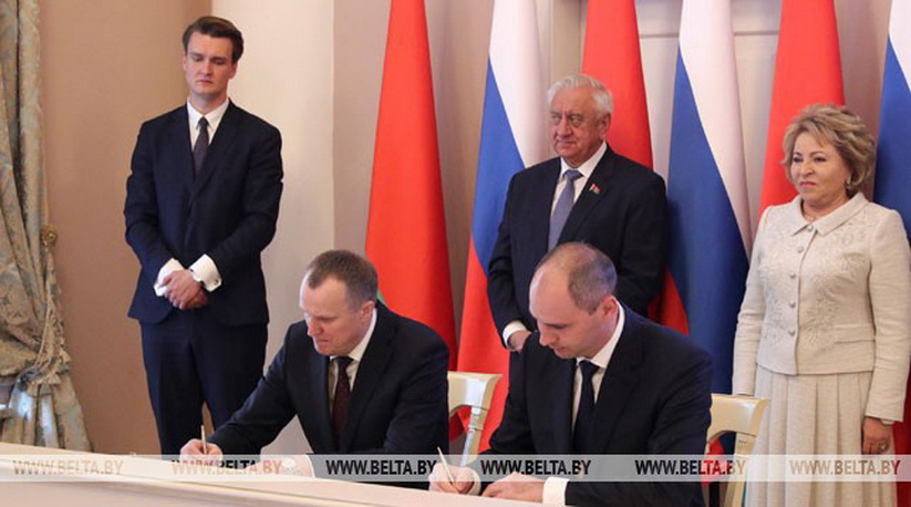 Новые соглашения о сотрудничестве подписаны на пленарном заседании VI Форума регионов Беларуси и России