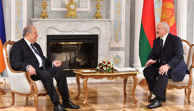 Александр Лукашенко провел встречу с Президентом Армении Арменом Саркисяном