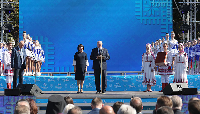 Александр Лукашенко посетил торжественное мероприятие в центре Бреста