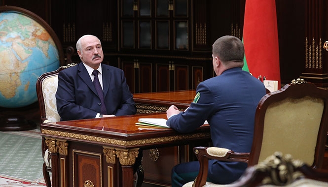 Президент Беларуси принял с докладом Председателя Государственного таможенного комитета Юрия Сенько