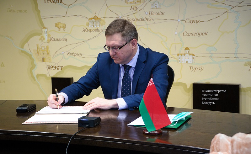 Александр Червяков во время подписания плана мероприятий по реализации Соглашения 