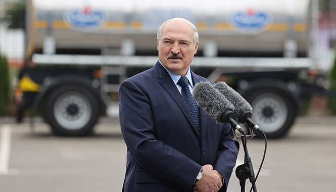 Александр Лукашенко во время рабочей поездки в Оршу
