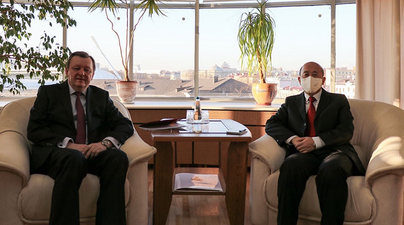 Во время встречи заместителя Министра иностранных дел Беларуси Сергея Алейника с Чрезвычайным и Полномочным Послом КНР в Беларуси Се Сяоюном
